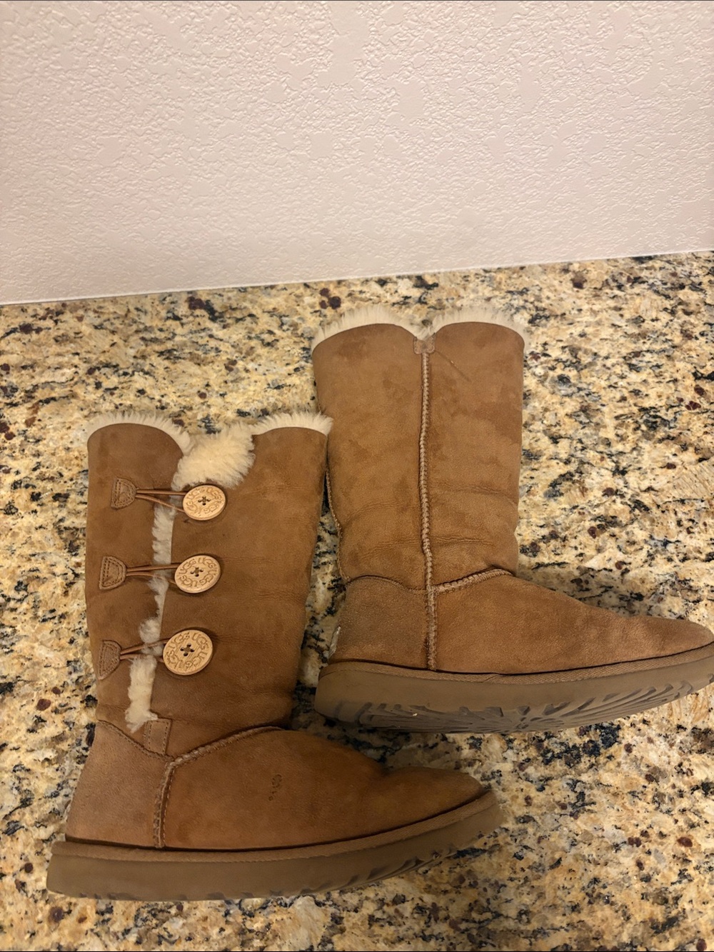 Chestnut Button-Detail Shearling Women's UGG boots